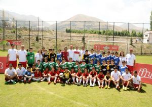 16 ilin minik futbolcuları Erzurum’da