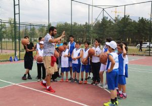 Sekmen’den Erzurumlu Gençlere destek 