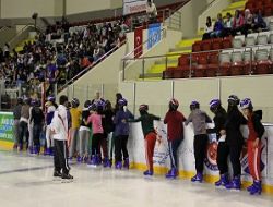 Öğrenciler buz sporlarıyla tanıştı