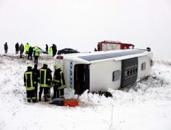 Yolcu otobüsü devrildi: 1 ölü