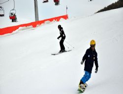Kimi snowboard kimi kayak yaptı