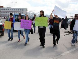Öğrencilerden otobüs ve dolmuş protestosu