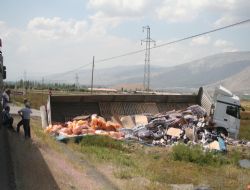 Erzincan yolunda TIR kazası