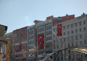 Erzurum bayraklarla bezendi