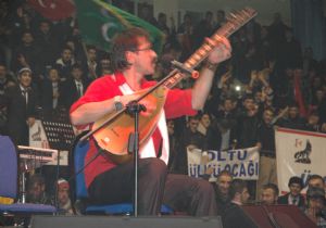 Öztunç ve Çerkezoğlu konseri yoğun ilgi gördü