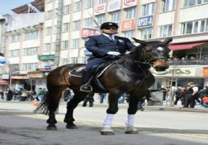 Atlı Polis Birliği Erzurum’a veda ediyor