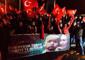 Esir Uygur Türkleri için yürüdüler