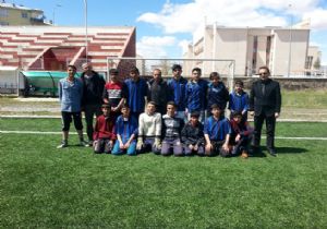 Pasinler’de ortaokullar futbolda yarıştı