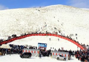 150 metrelik Türk Bayrağı İle Hilal oluşturuldu