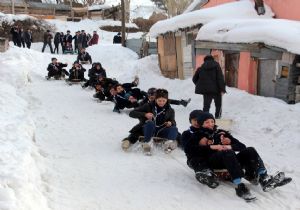 Erzurumlu İzciler kış kampında