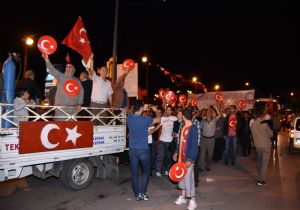 Erzurum Esnafı demokrasi nöbetinde