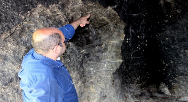3 bin yıllık kaya mezarlarına defineci saldırısı