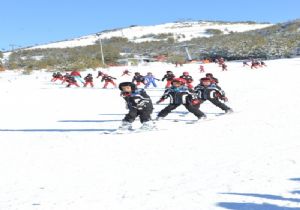 400 Yakutiyeli öğrenci kayak öğrendi