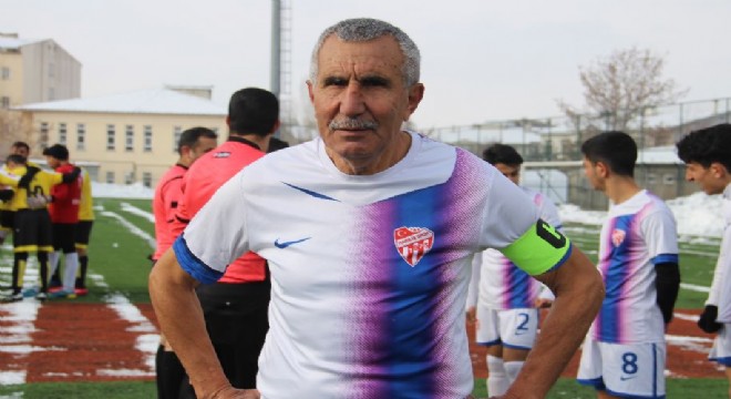 71 yaşındaki futbolcu Erzurum’a transfer oldu