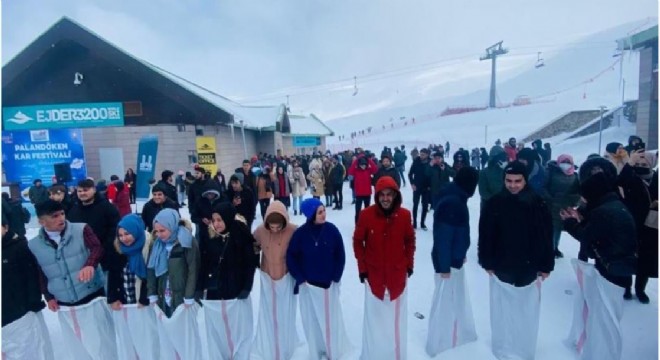 AK Gençlik’ten Palandöken’de kar festivali