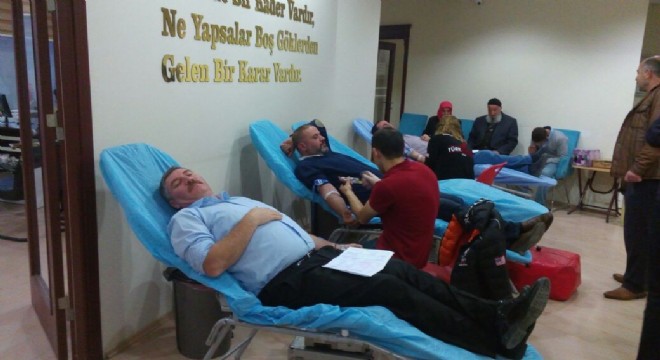 AK Partililer kan bağışında yarıştı