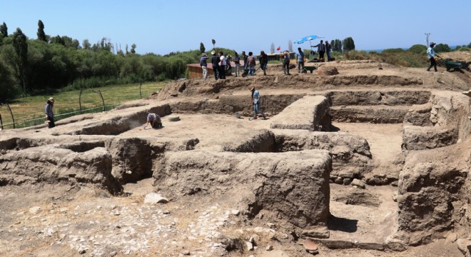 ATAUNİ den  Ayanıs Kalesi kazısı