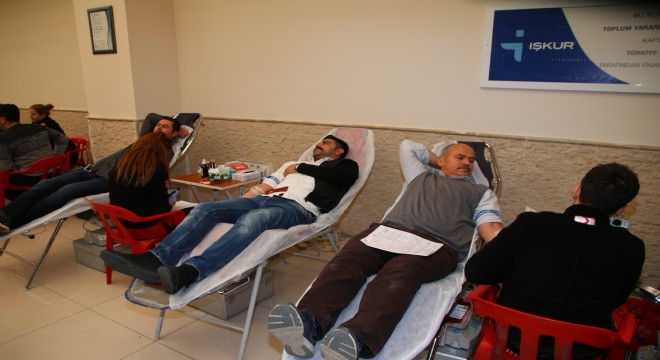 Afrin’deki askerler için kan bağışında yarıştılar