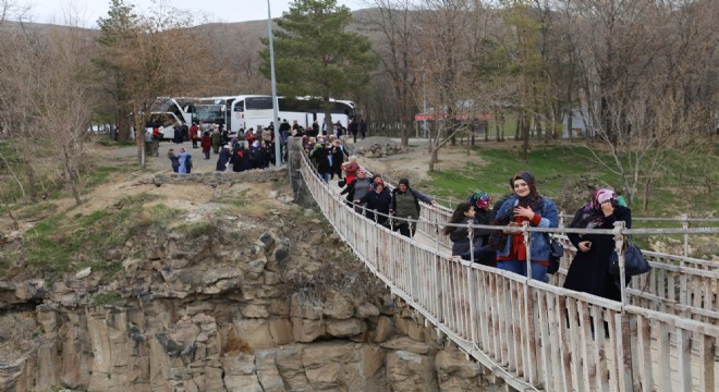 Ağrılı kadınlar Erzurum yolunda