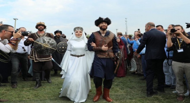 Muhammed Akdağ, oba düğünüyle evlendi