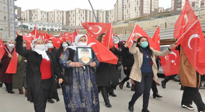 Anneler çocuklarını HDP den istiyor