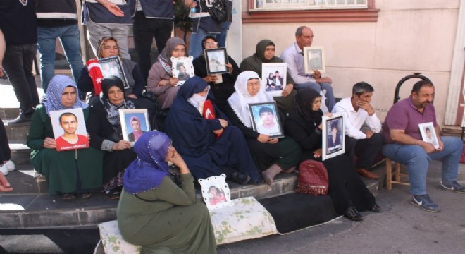 Annelerin HDP önündeki evlat nöbeti 29 uncu gününde