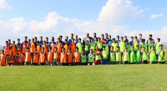 Aziziye Belediyesi ‘Yaz Futbol Okulu’ başladı