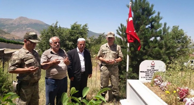 Bitlis te şehitler gözyaşı ve dualarla anıldı