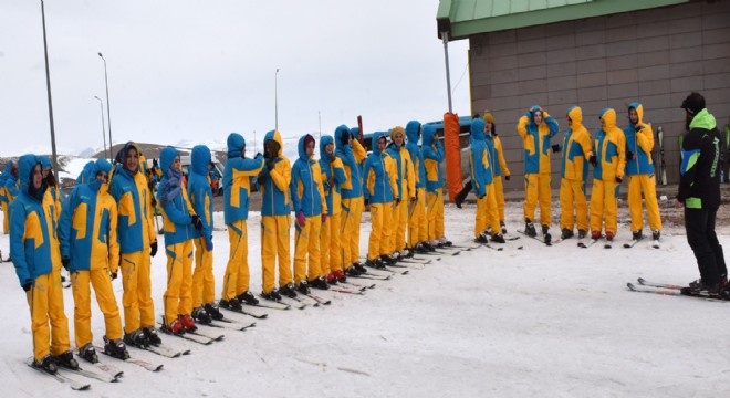 Büyükşehir’den üniversite öğrencilerine kayak kursu