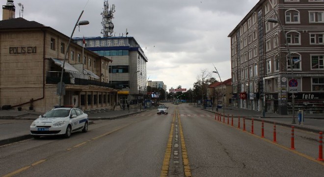 Caddeler boş, yollar tenha, Erzurum sessiz