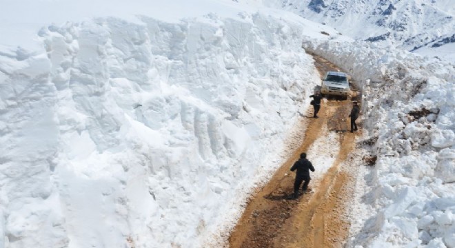 Doğu da 5 metrelik karla mücadele