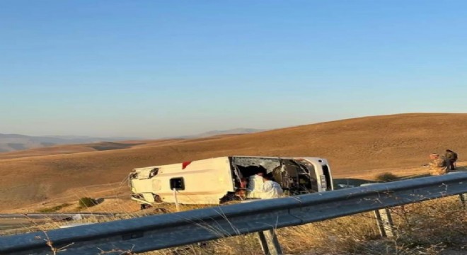 Düzensiz göçmenleri taşıyan araç devrildi: 5 ölü