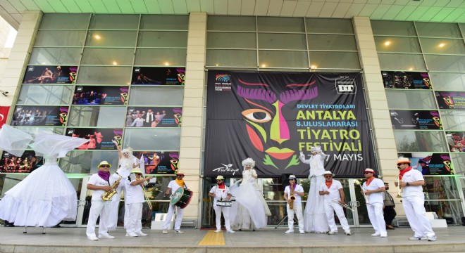 EDT, Antalya 9.Uluslararası Tiyatro Festivalinde