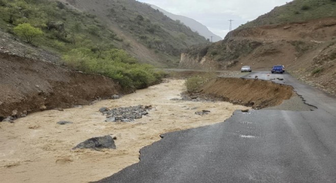 Erzincan Kemaliye’de sel hasarı