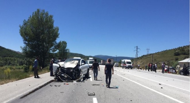 Erzincan yolunda feci kaza: 3 ölü, 6 yaralı