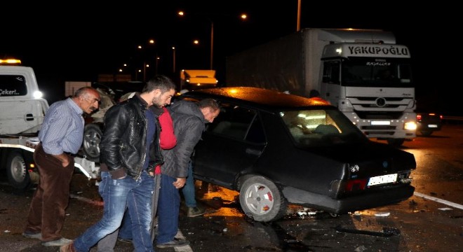 Erzincan yolunda iki otomobil çarpıştı: 1 ölü, 2 yaralı