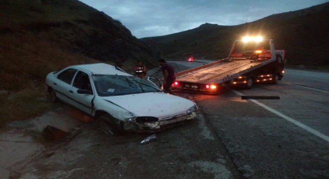 Erzincan yolunda kaza: 1 ölü, 1 yaralı