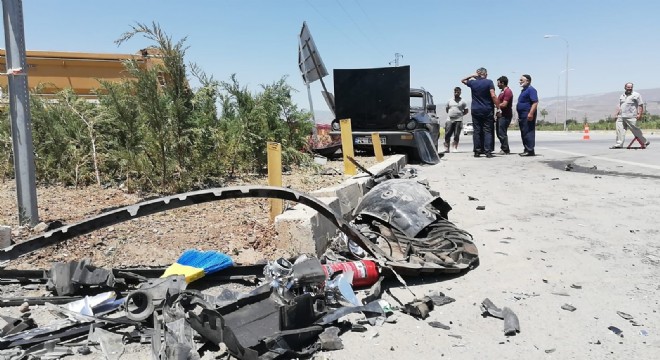 Erzincan yolunda trafik kazası: 4 yaralı