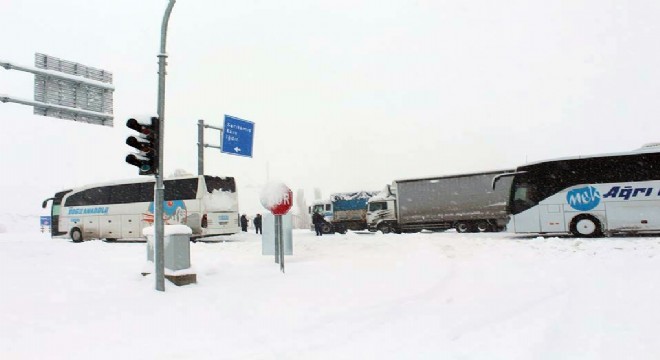 Erzurum-Ağrı karayolu ulaşıma kapatıldı