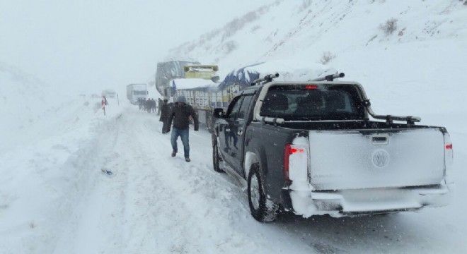 Erzurum - Bingöl yolu ulaşıma kapandı