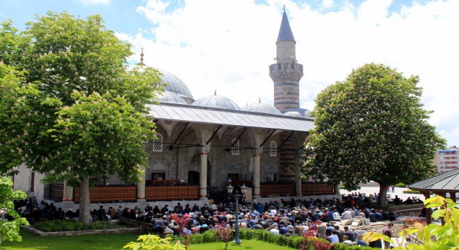 Erzurum Camilerinde ilk Cuma coşkusu