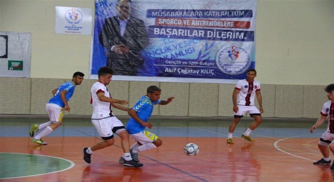 Erzurum Futsal Kız takımı final peşinde