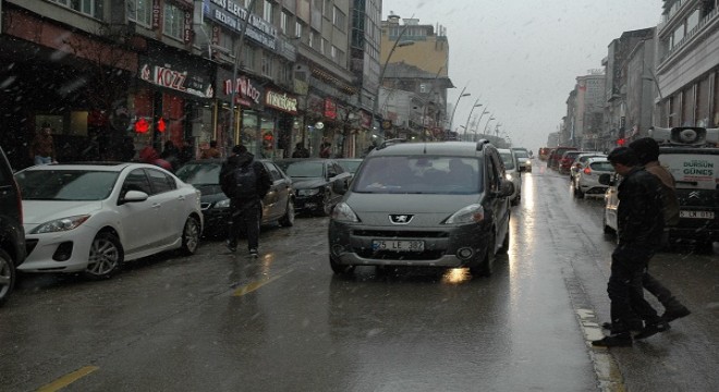 Erzurum’da bin kişiye 77 otomobil düşüyor