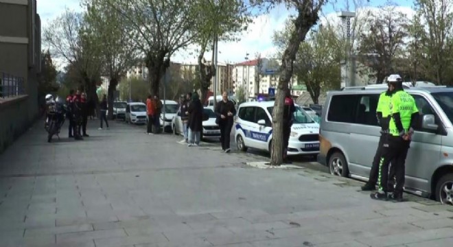 Erzurum'da polis Okul bölgelerini denetledi