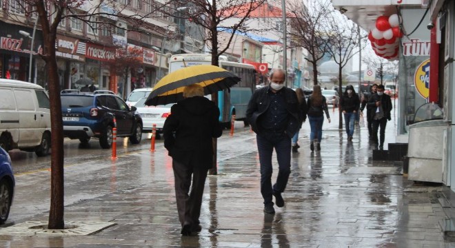 Erzurum’da sağanak yağmur etkili oluyor
