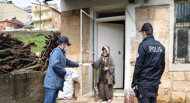 Erzurum’da sosyal destek ödemeleri evlere teslim ediliyor