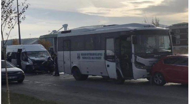 Erzurum’da zincirleme kaza: 23 yaralı