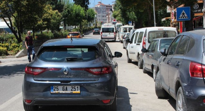Erzurum’dan İzmir’e giderken kaza geçirdiler: 1 yaralı