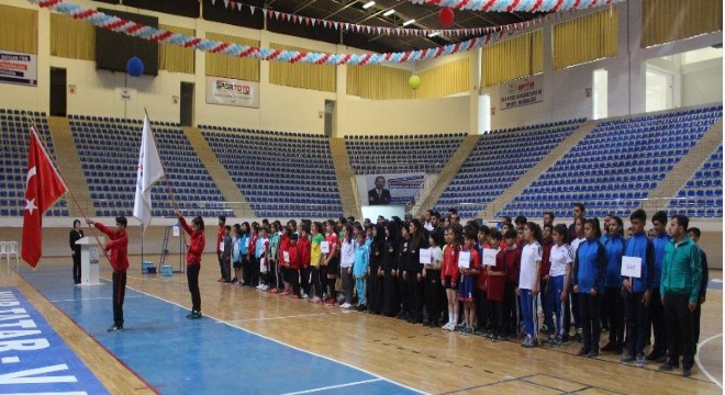 Erzurumlu Badmintoncular 11 ille yarışıyor