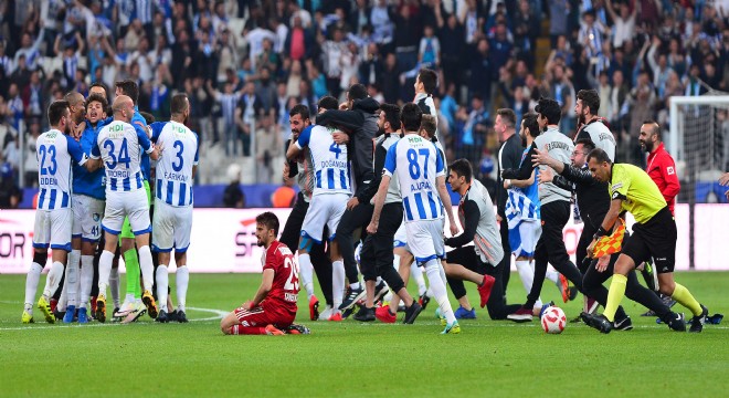 Erzurumspor 5 futbolcuyla yollarını ayırdı